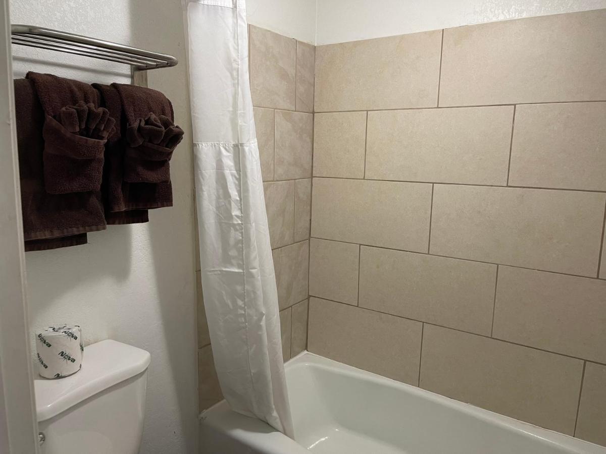 Hotel Eastin Atchison מראה חיצוני תמונה